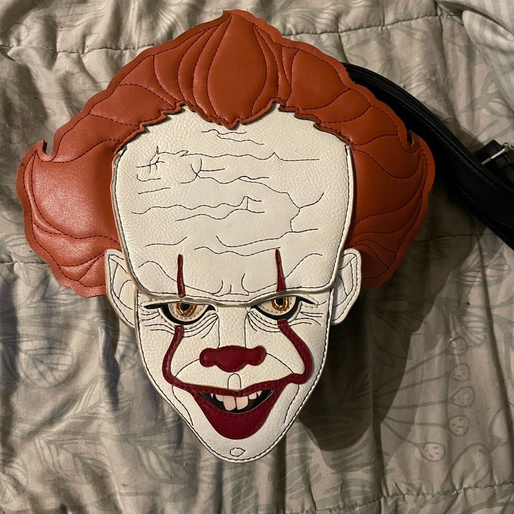 Vixen PENNYWISE crossbody